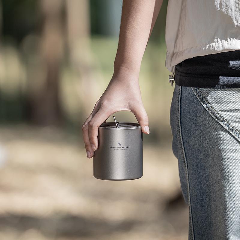 無限の航海-ふた付きチタン二重壁カップ、積み重ね可能な金属製 - Mess Kit Titanium のレビューと価格